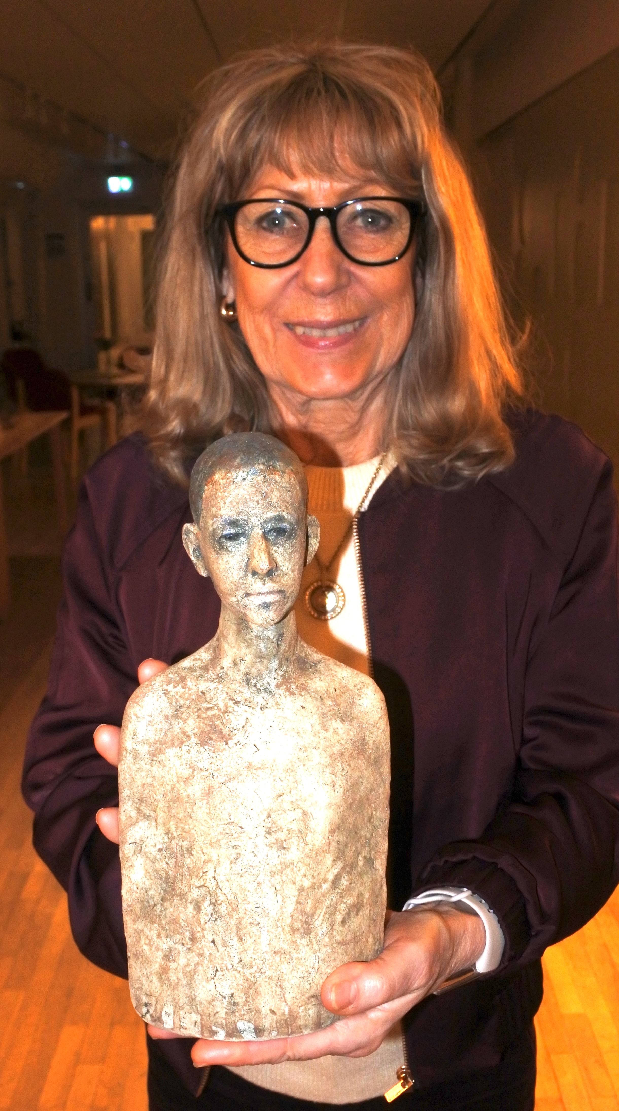 Eva-Lotti Björk tog hem Kristin Andreassens stengodsfigur till sin man Jan Nordelöf.