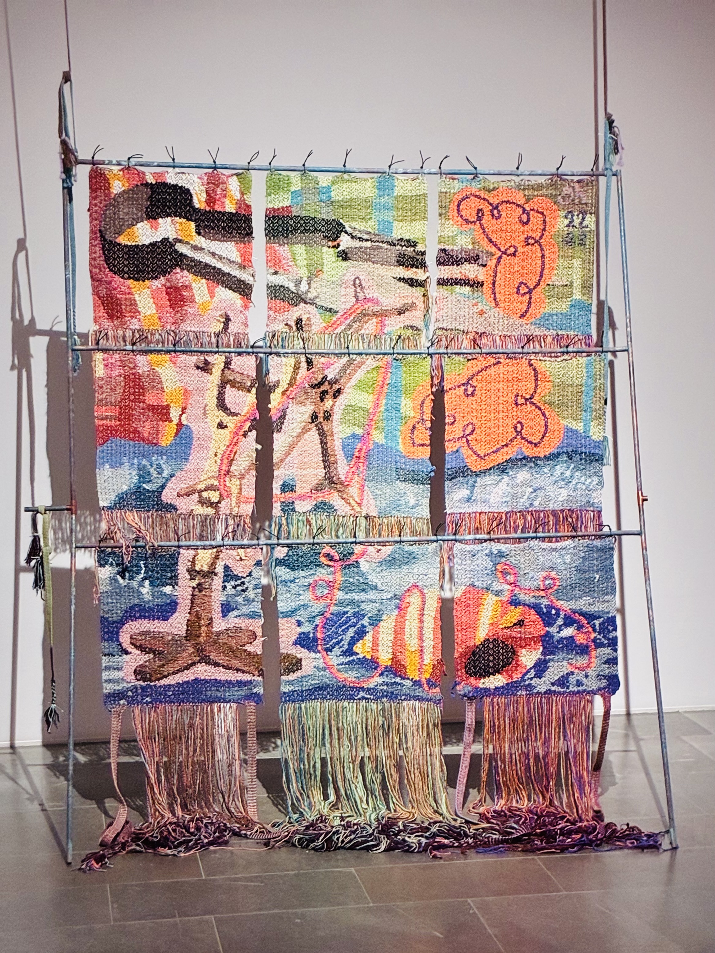 STOR KONST. Utställningen i Sven-Harrys konsthall visar många olika vävtekniker.